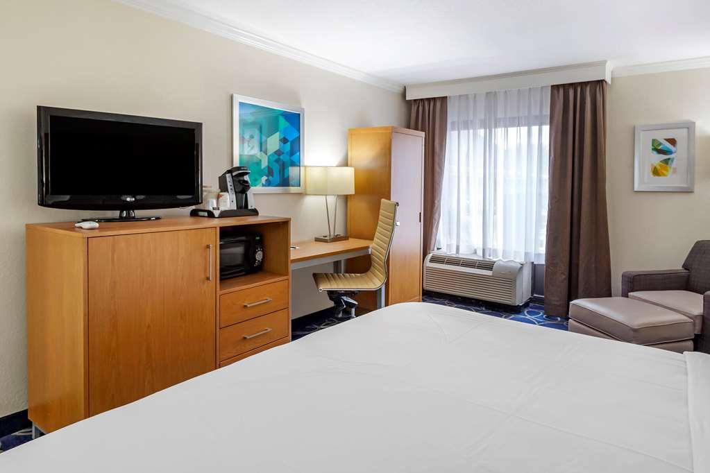 Comfort Inn & Suites Houston I-10 West Energy Corridor Camera foto